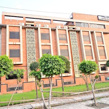 The Dwelling Inn Greater Noida Exterior foto